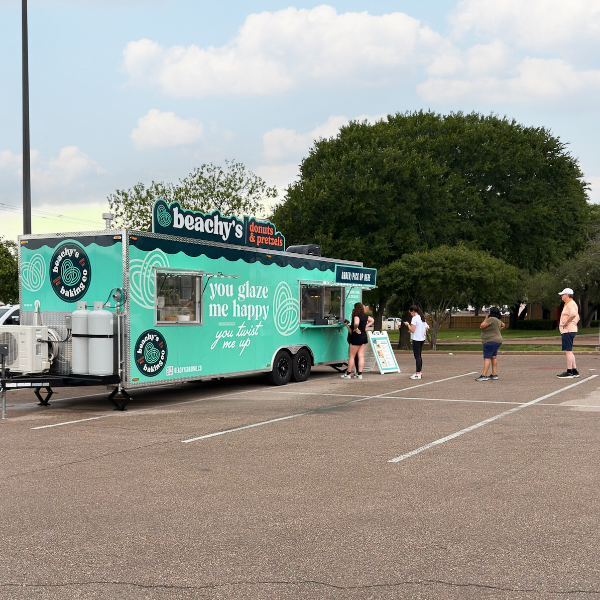 Beachys-Baking-Co-Donuts-Pretzels-Foodtruck-Waco-Temple-TX